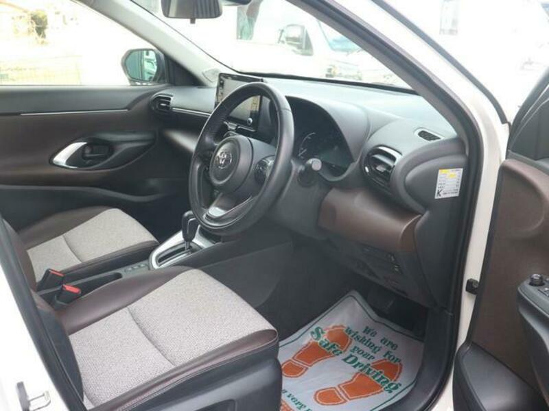 YARIS CROSS