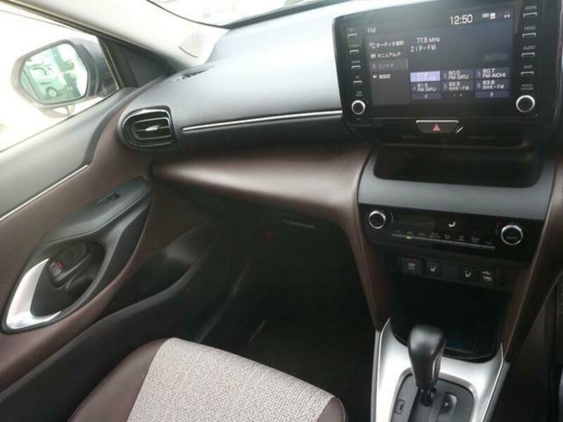 YARIS CROSS