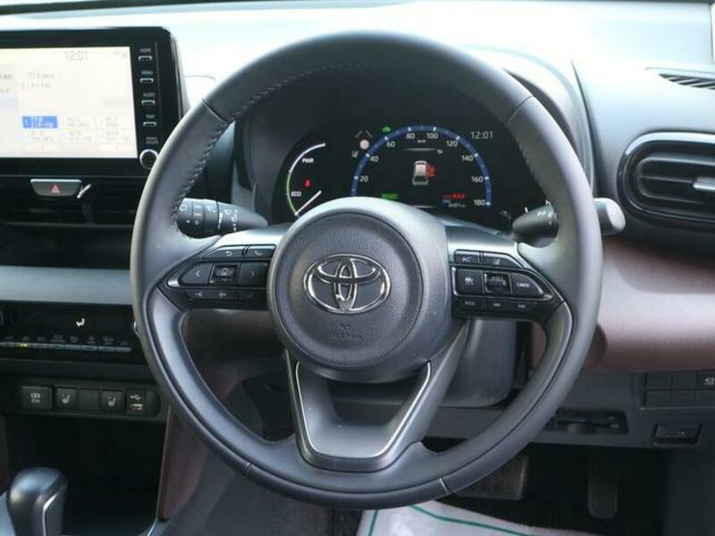 YARIS CROSS
