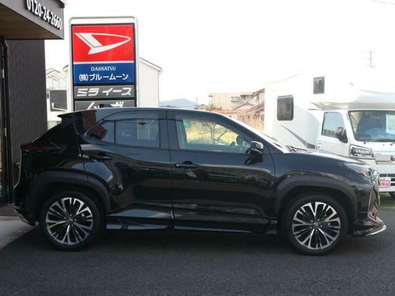 YARIS CROSS