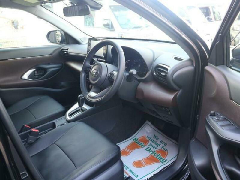 YARIS CROSS