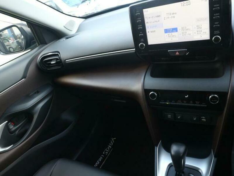 YARIS CROSS