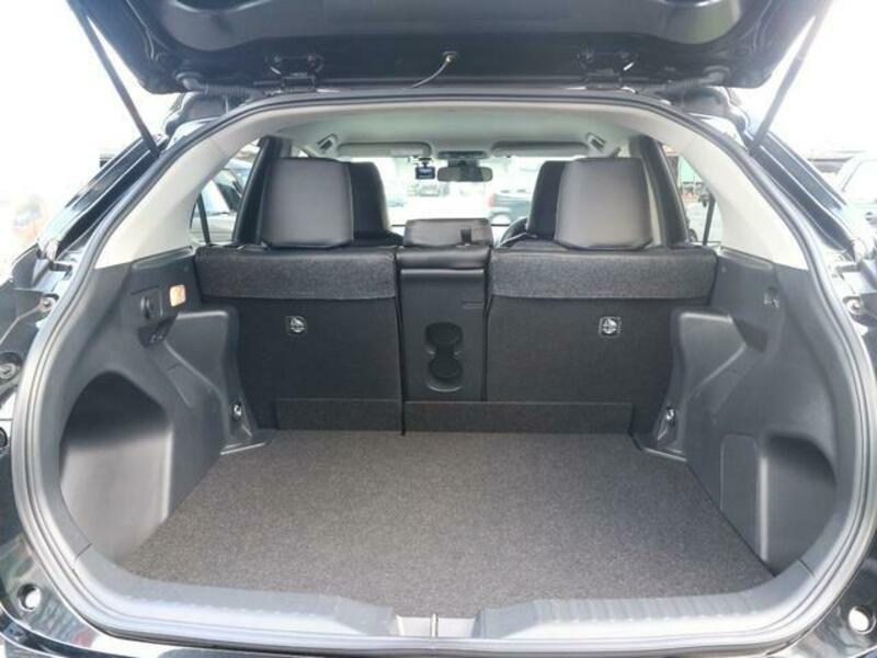 YARIS CROSS