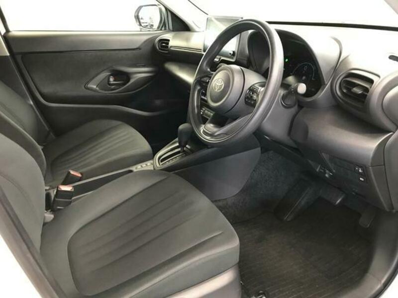YARIS CROSS