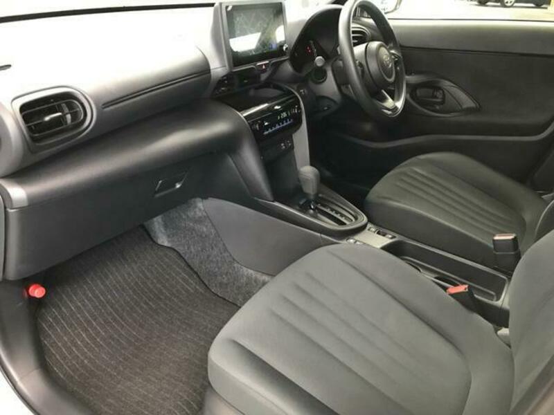 YARIS CROSS