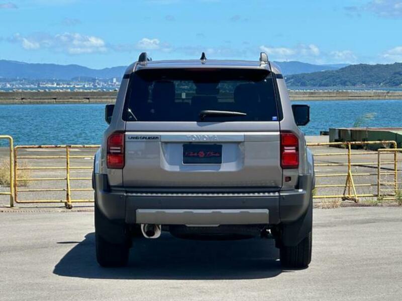 LAND CRUISER 250