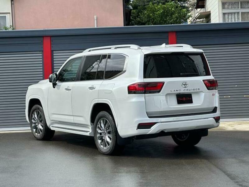 LAND CRUISER