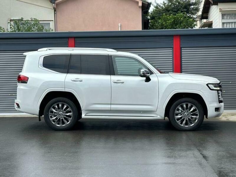 LAND CRUISER