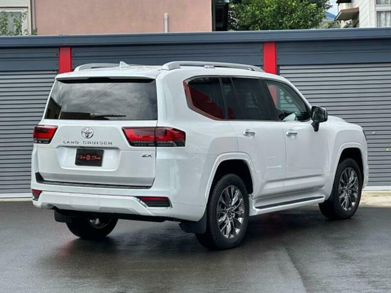 LAND CRUISER
