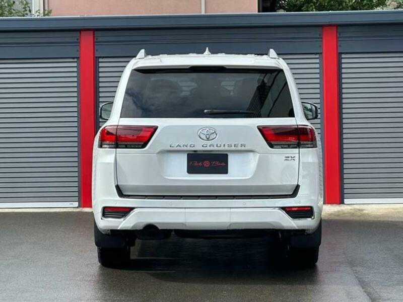 LAND CRUISER