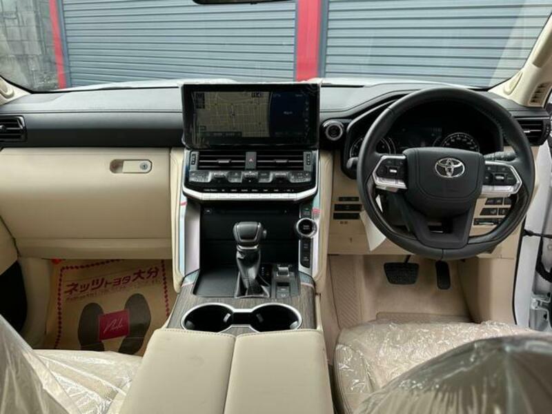LAND CRUISER