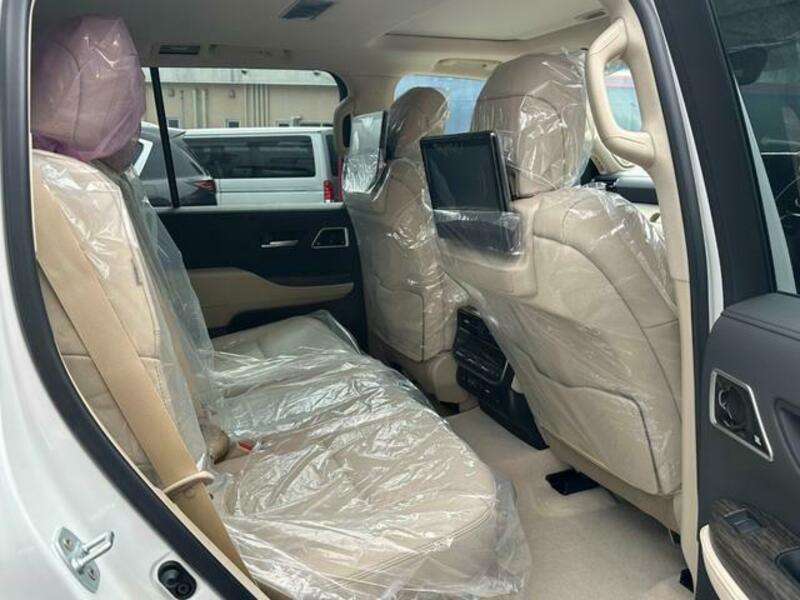 LAND CRUISER