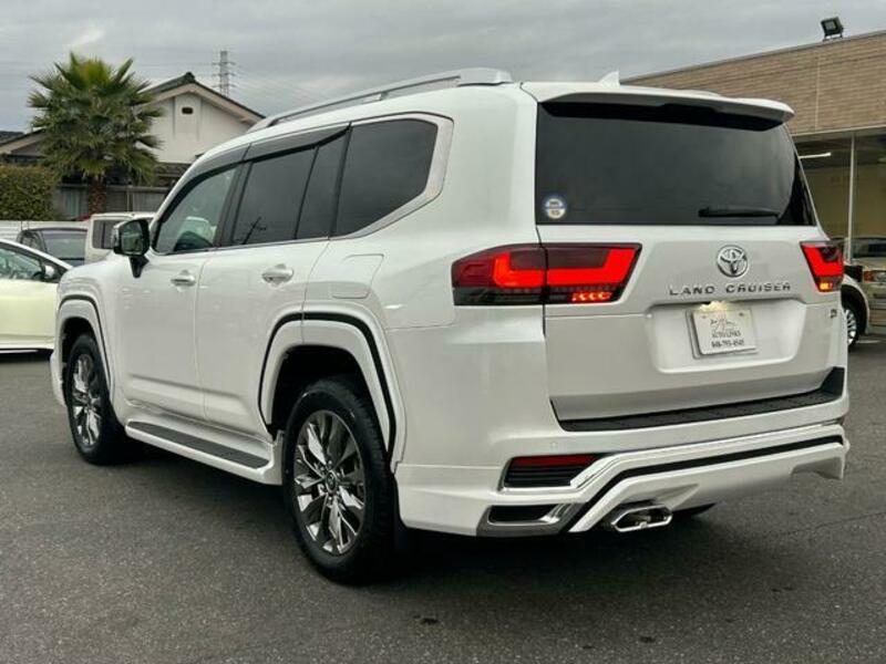 LAND CRUISER