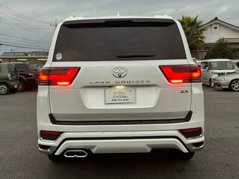 LAND CRUISER