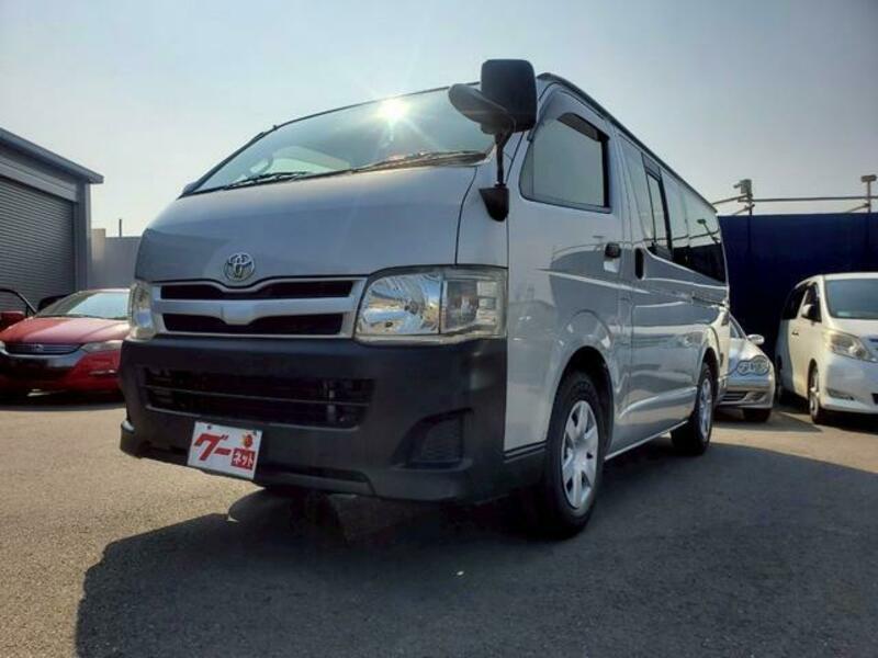 TOYOTA HIACE VAN