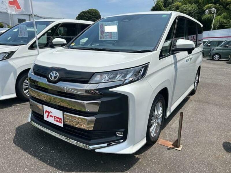 TOYOTA NOAH