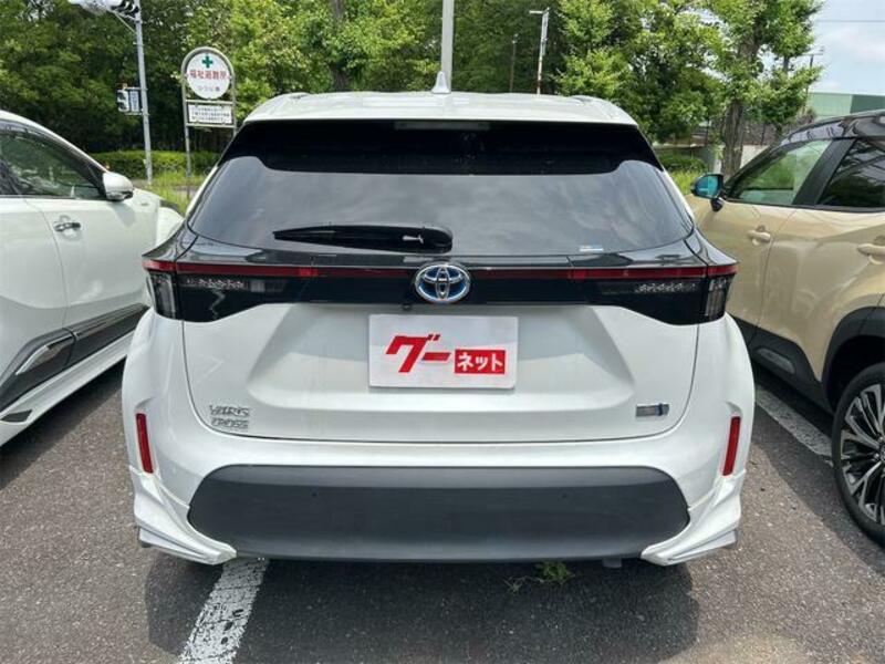 YARIS CROSS