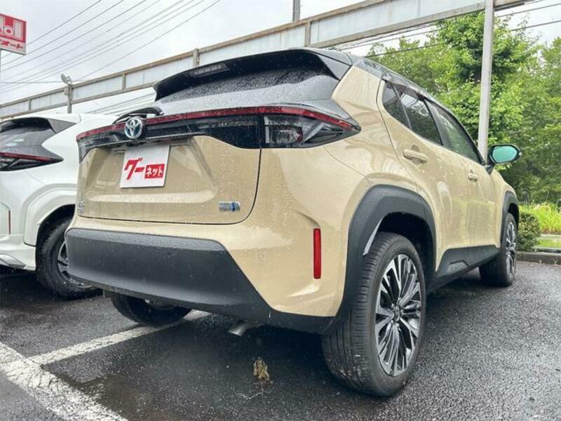 YARIS CROSS