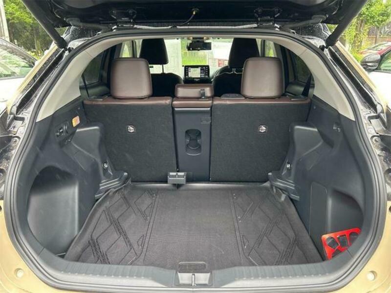 YARIS CROSS