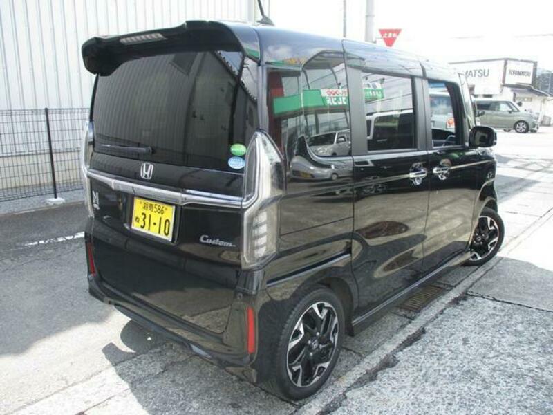N BOX CUSTOM