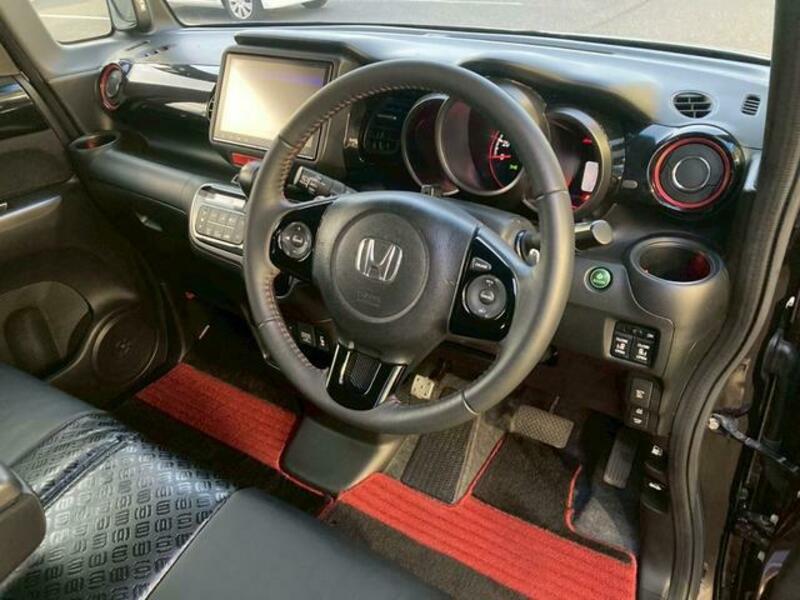 N BOX CUSTOM