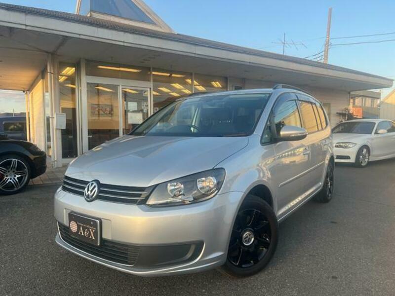 VOLKSWAGEN GOLF TOURAN