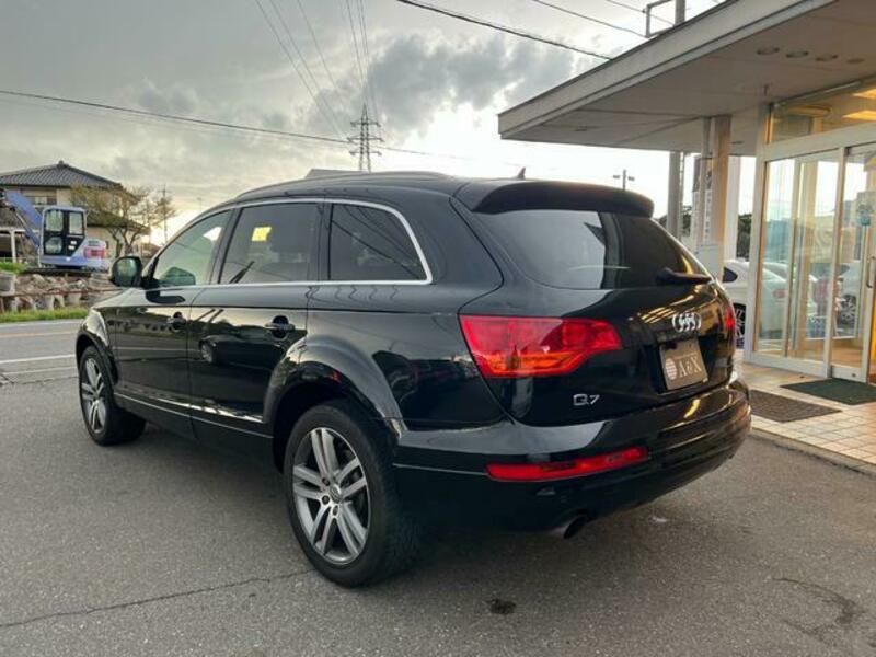 Q7