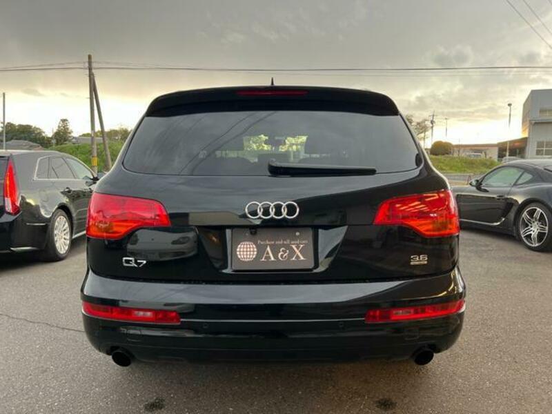 Q7