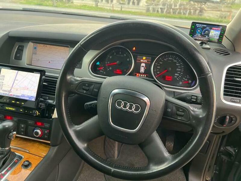 Q7