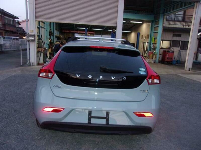 V40