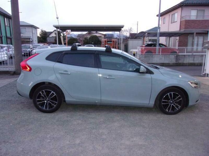 V40