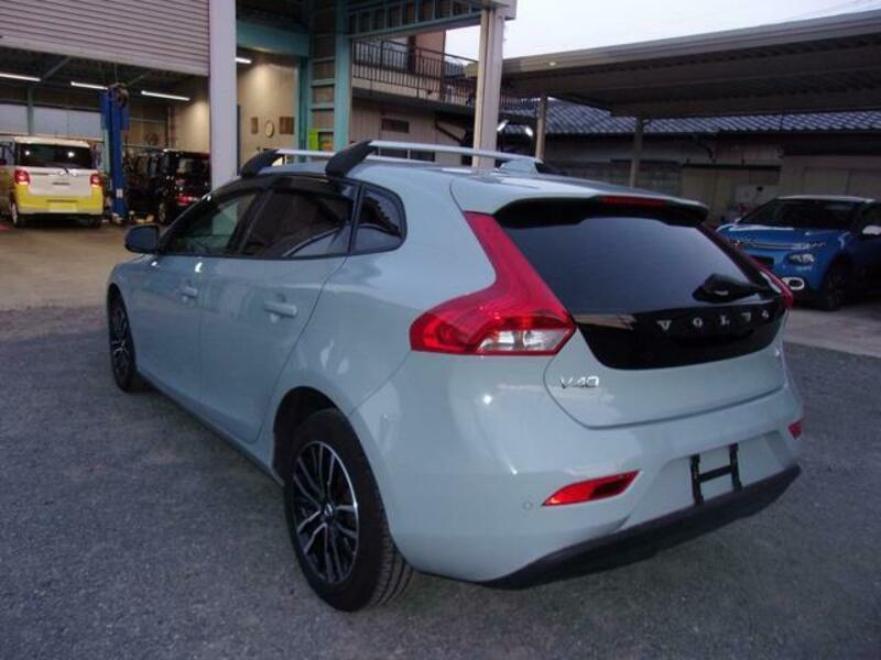 V40