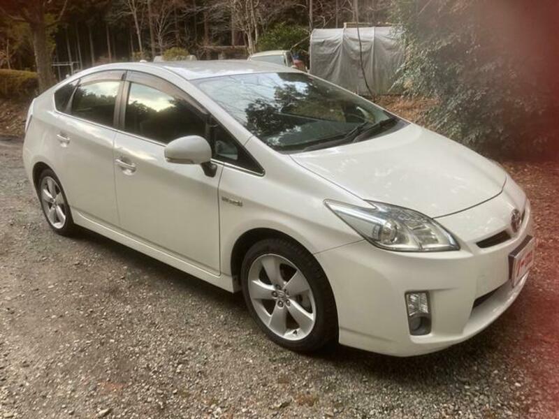 TOYOTA PRIUS