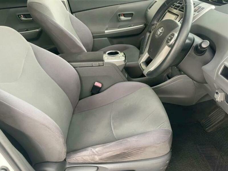 PRIUS ALPHA