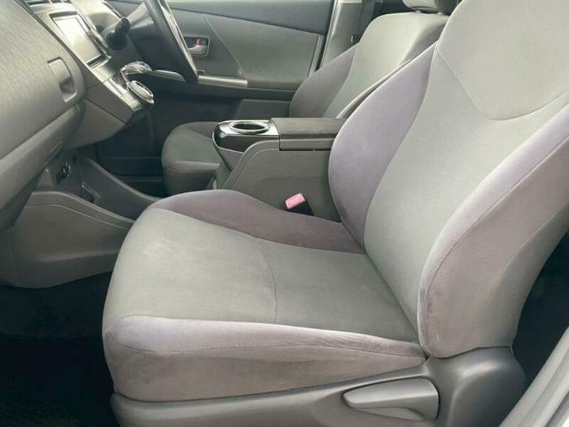 PRIUS ALPHA