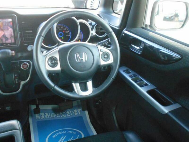 N BOX CUSTOM