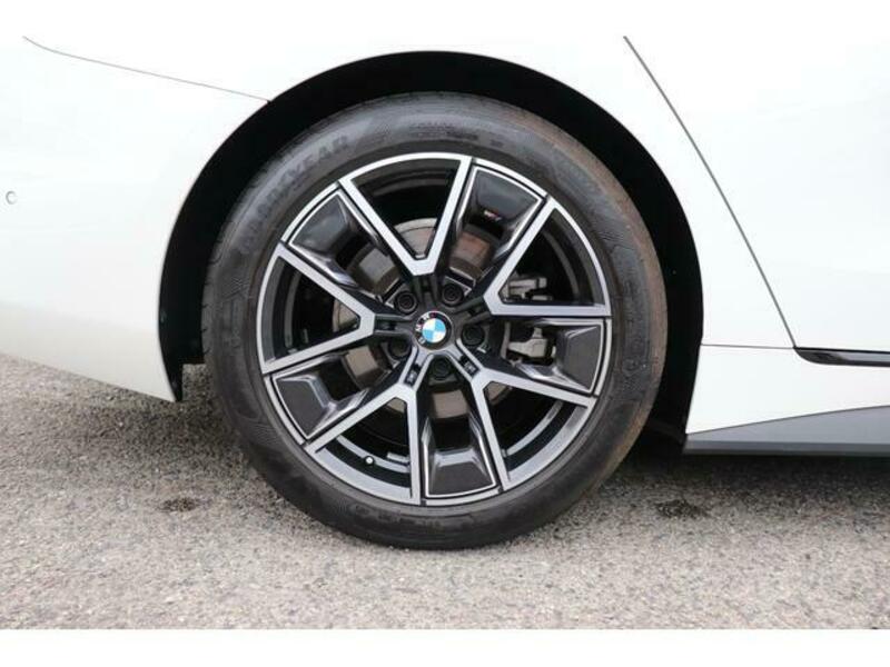 4 SERIES
