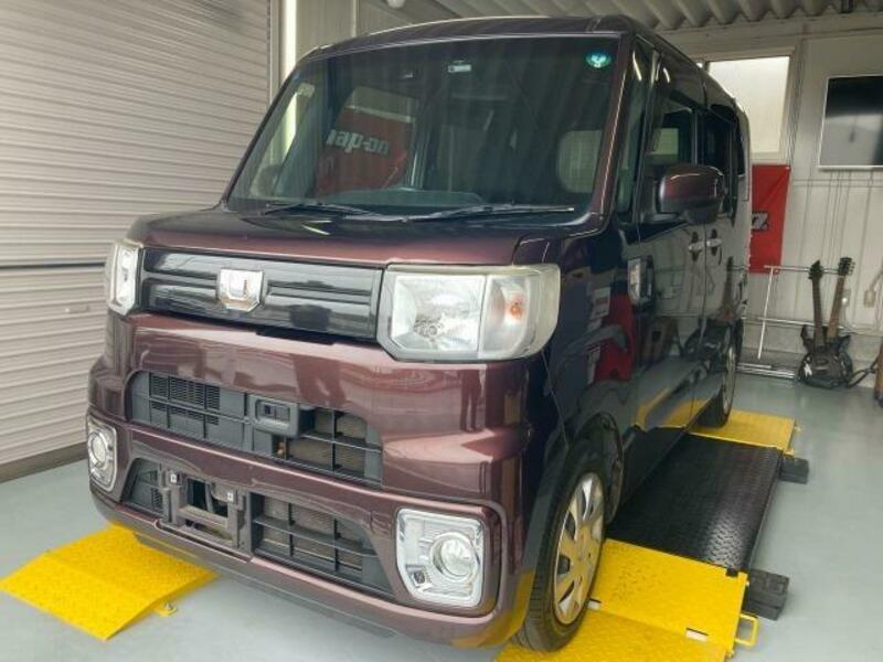 DAIHATSU WAKE