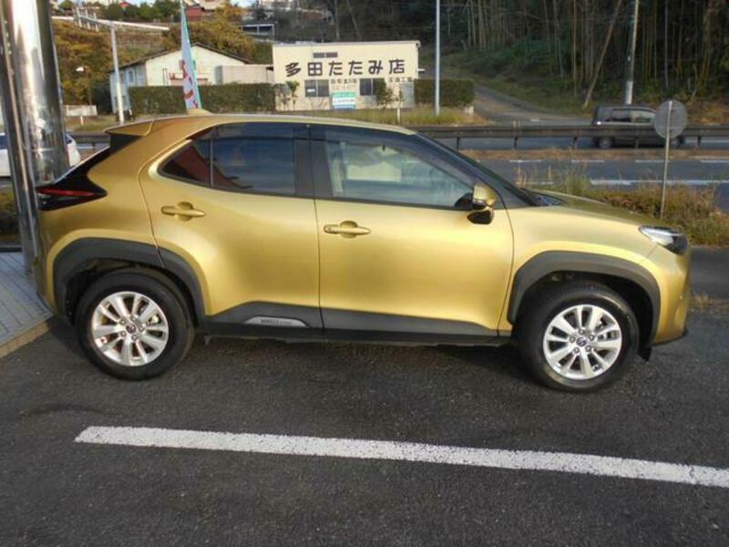 YARIS CROSS