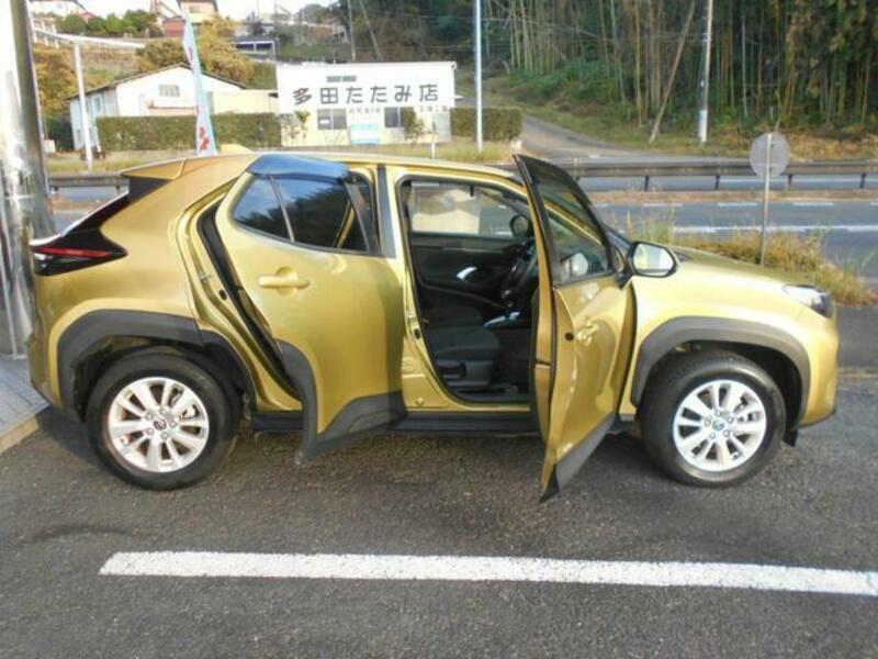 YARIS CROSS