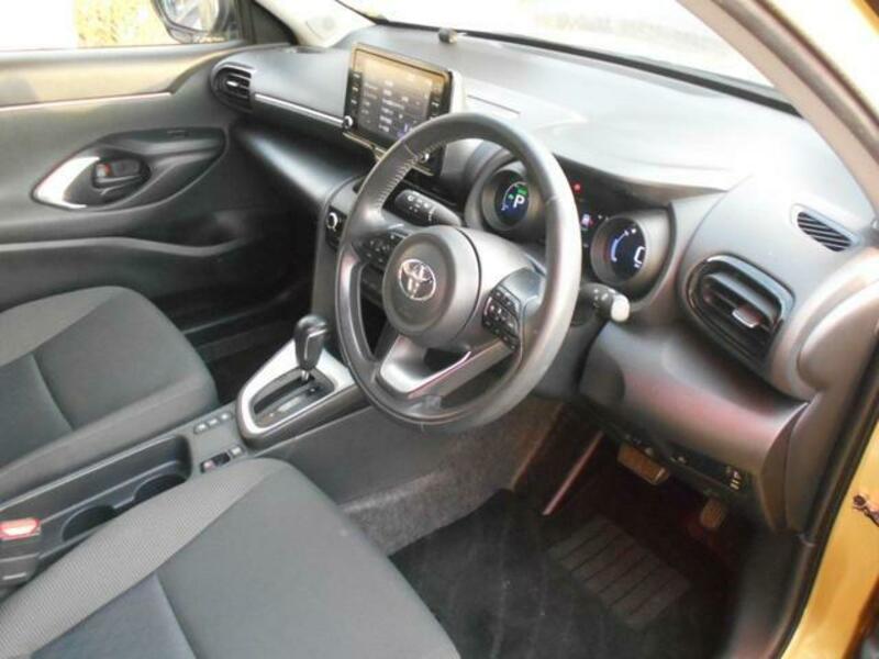 YARIS CROSS