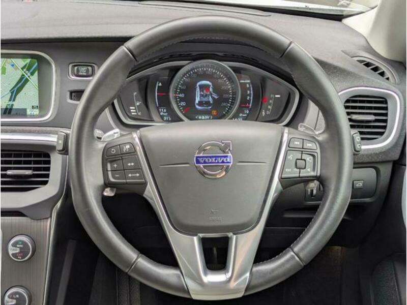 V40