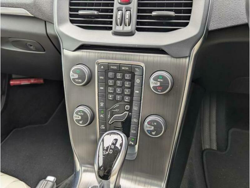 V40