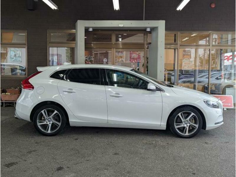 V40