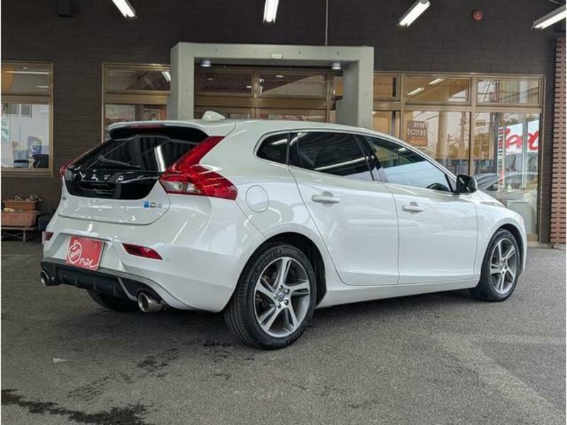 V40