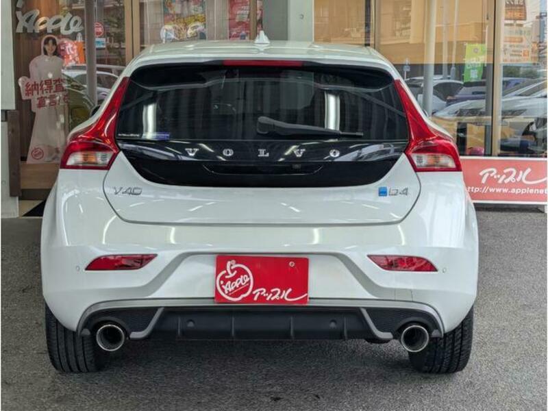 V40