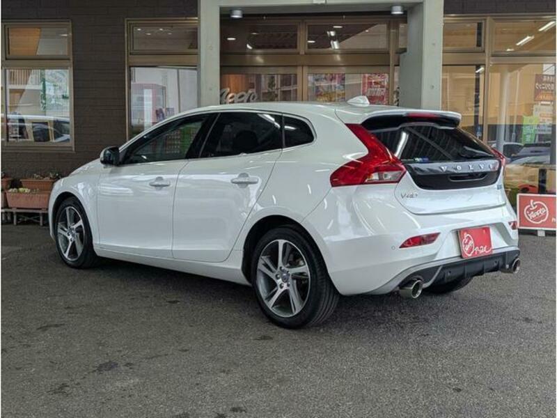 V40