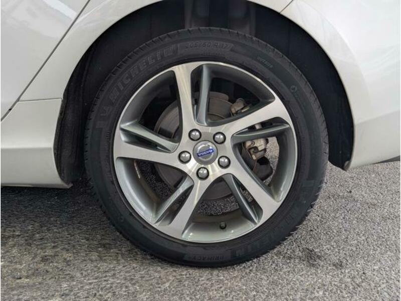 V40