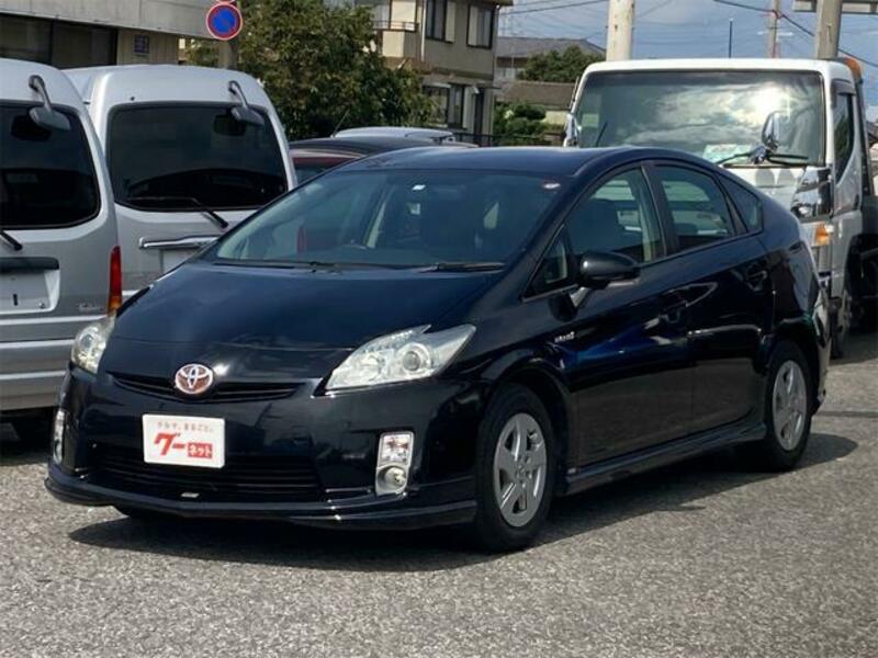 TOYOTA PRIUS