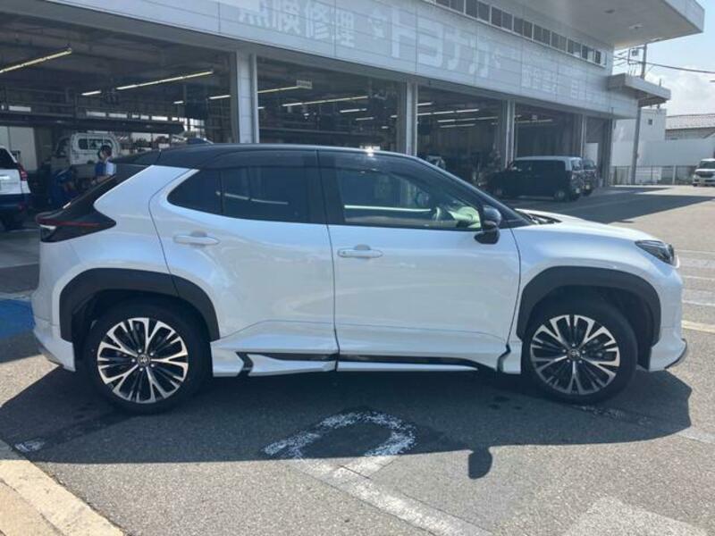 YARIS CROSS